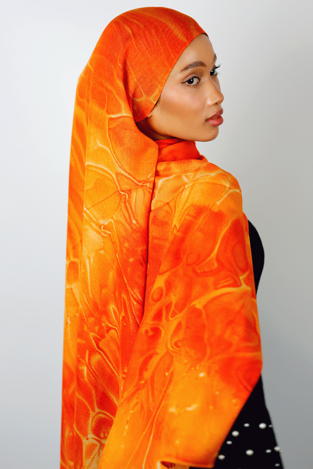 Modal Hijab - Golden Radiance